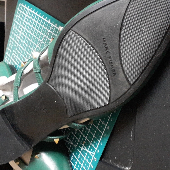 Shoes - Picture 5 of 5